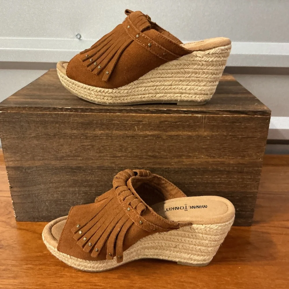 Minnetonka Women Brown Leather Studded Fringe Boho Espadrille Wedge Sandal Size